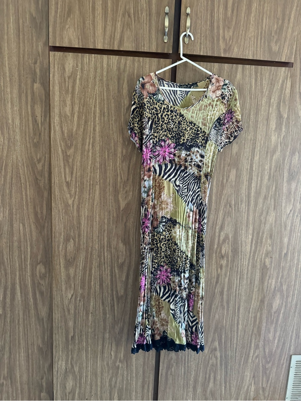 Vintage Lola P. Floral & Animal Print Short-Sleeve Maxi Dress in Multi/Crinkle